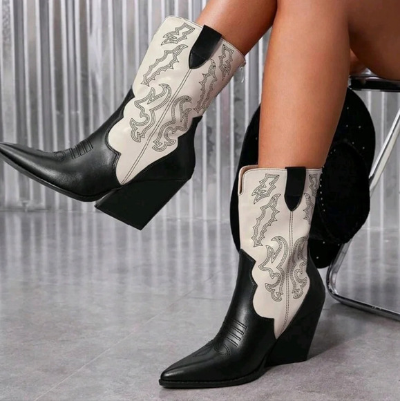 Styleloop Women's Stylish Two-Tone Contrast Stitching Detail Wedge Heel Boots - Picture 1 of 7